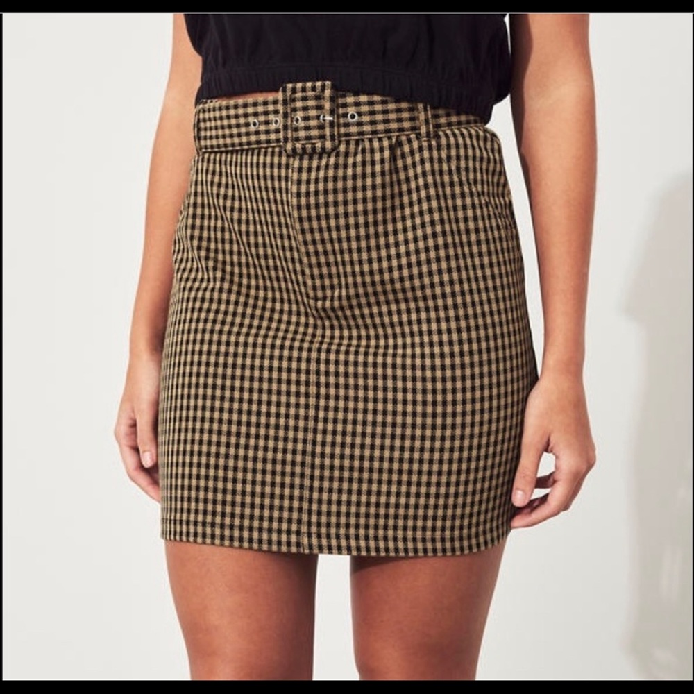 Hollister Ultra High-Rise Plaid Skirt With Belt - Picture 2 of 3